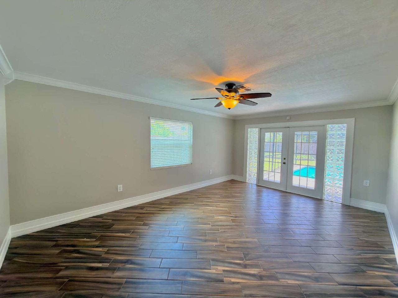 2426 Woodland Blvd - Photo 2 of 50