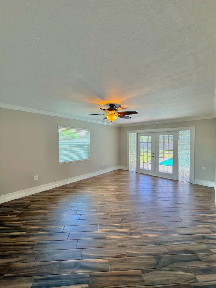 2426 Woodland Blvd - Photo 3 of 50