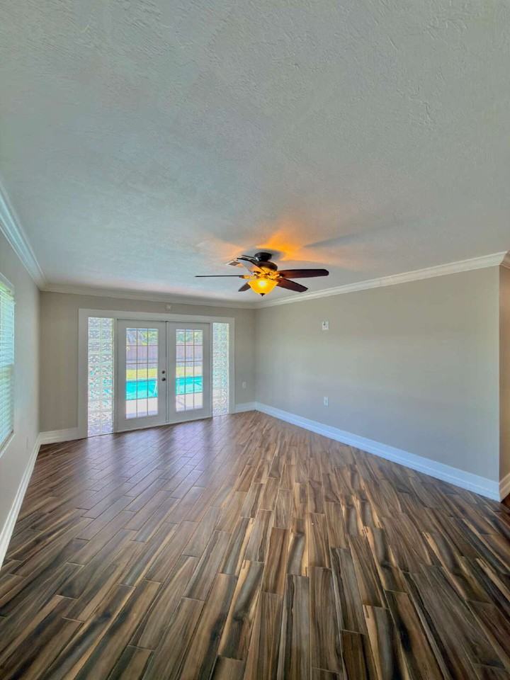 2426 Woodland Blvd - Photo 5 of 50