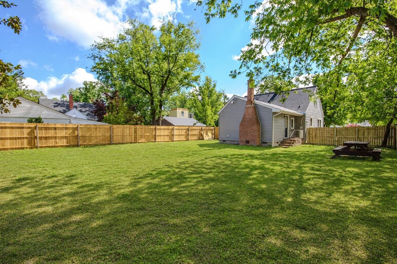910 Roger St - Photo 3 of 16