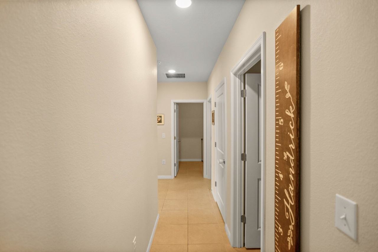 5025 Ne 15th Pl - Photo 5 of 39