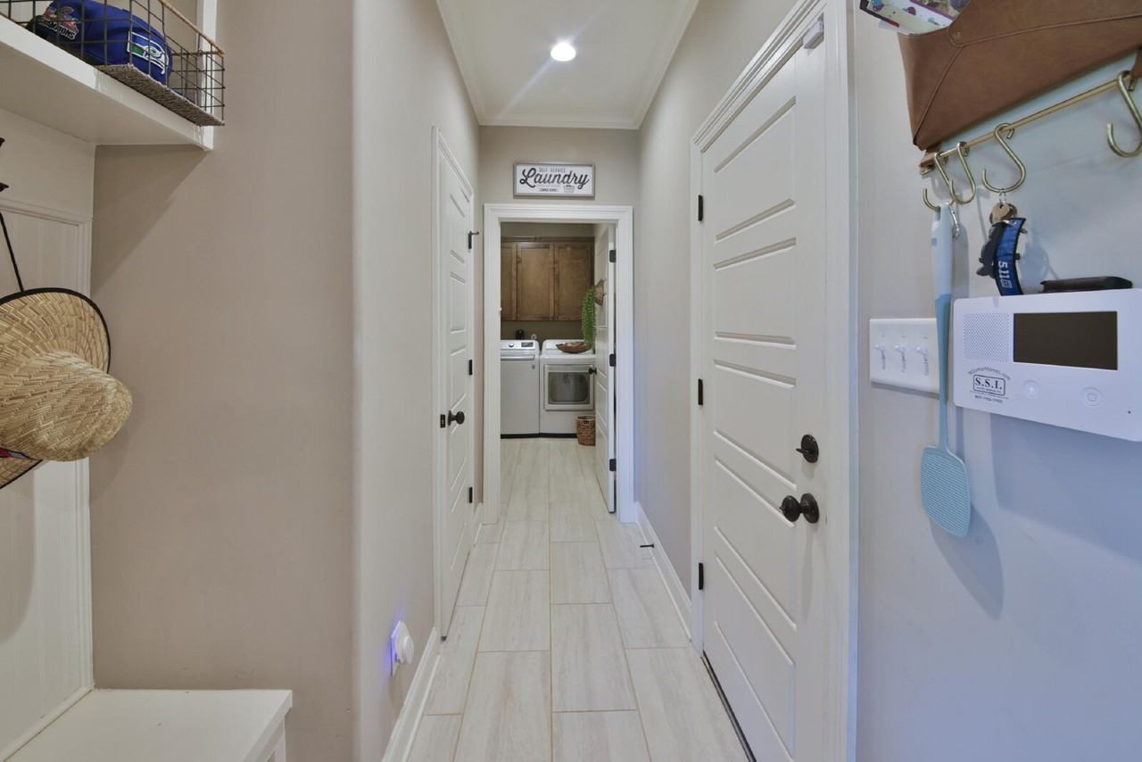 402 S Chinkapin Dr - Photo 2 of 34