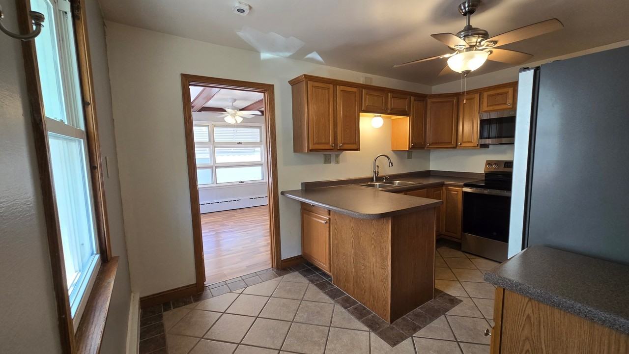 238 Macarthur St E #1 - Photo 5 of 20