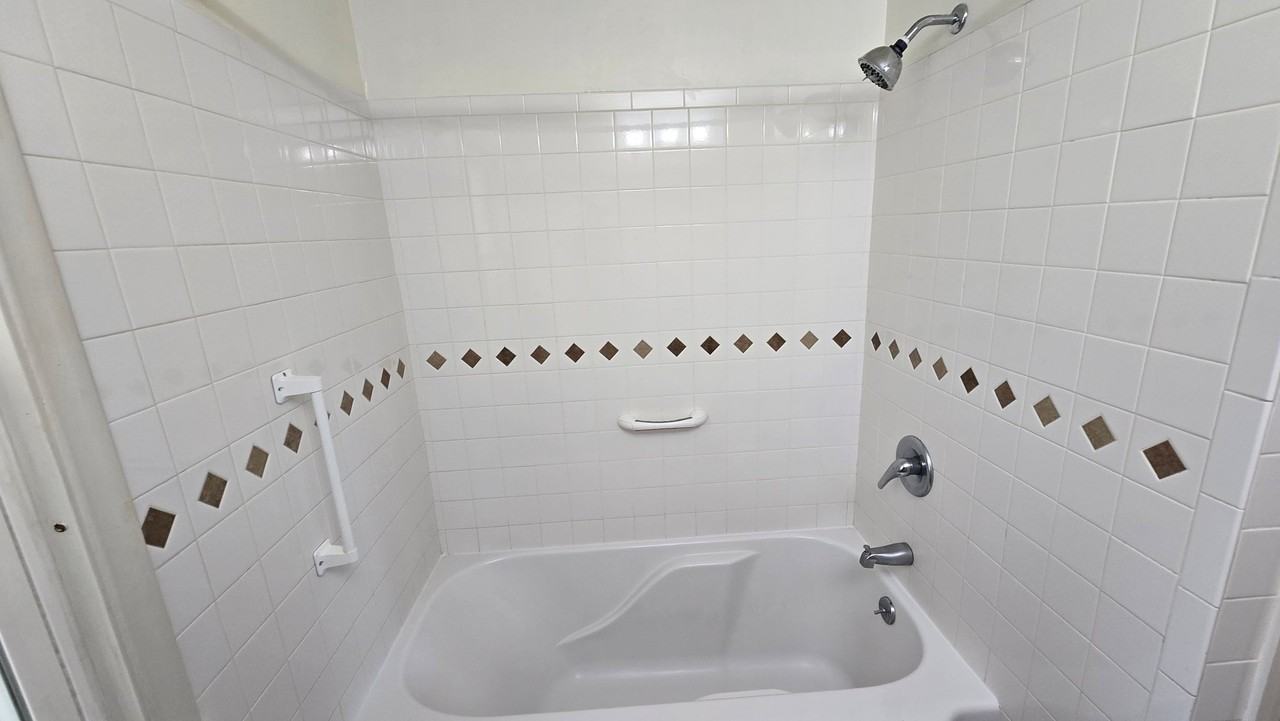 238 Macarthur St E #1 - Photo 7 of 20