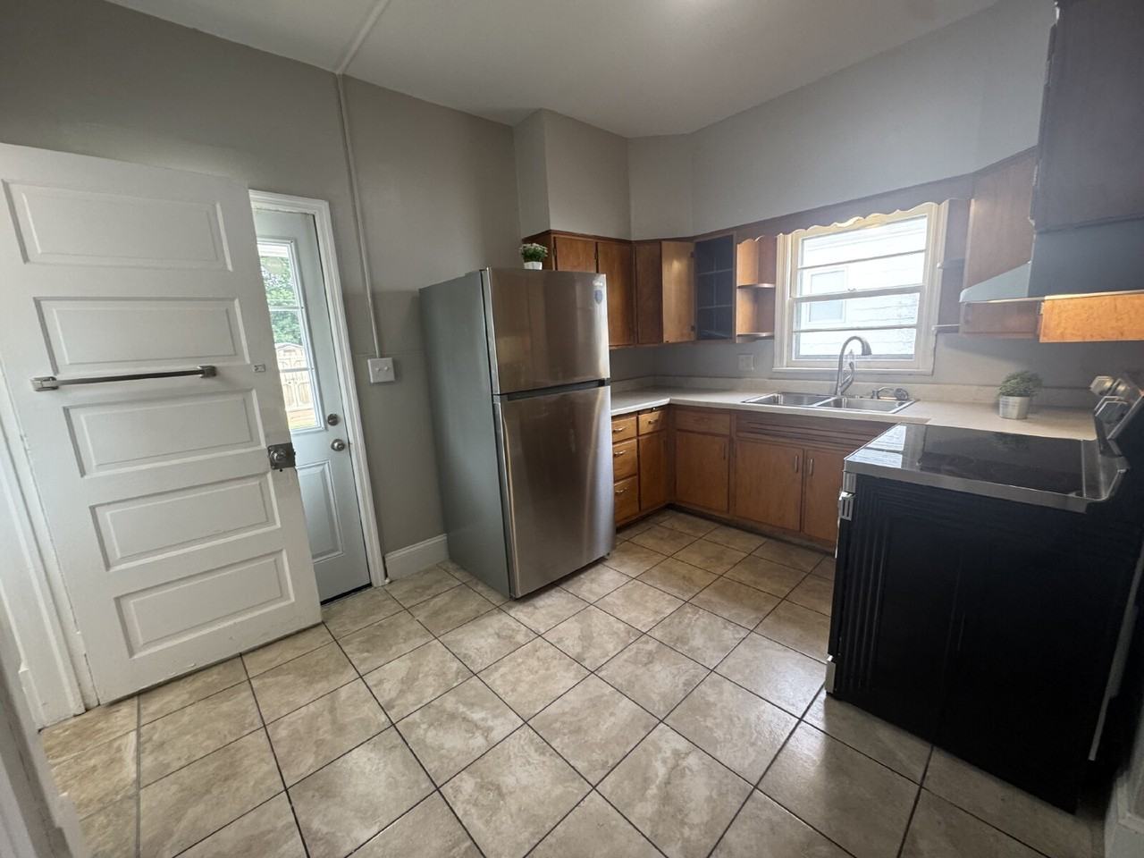 1627 W Capitol Ave - Photo 7 of 20