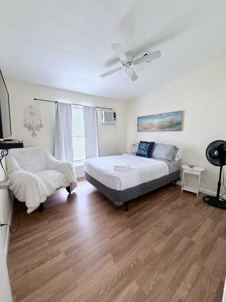 716 21st St #2 - Photo 2 of 43