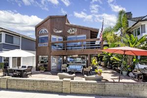 featured image of 805 N Bay Front