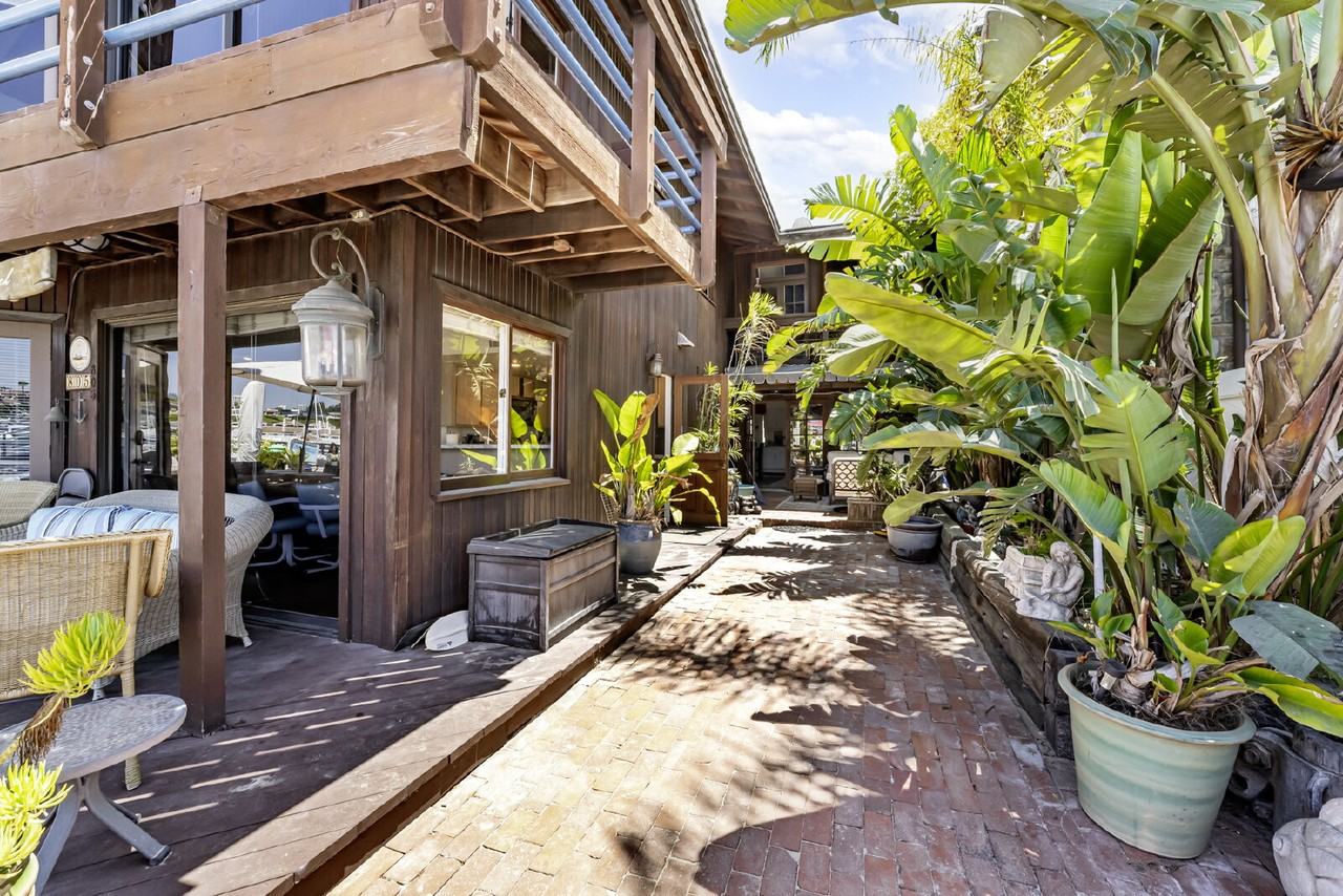 805 N Bay Front - Photo 4 of 50