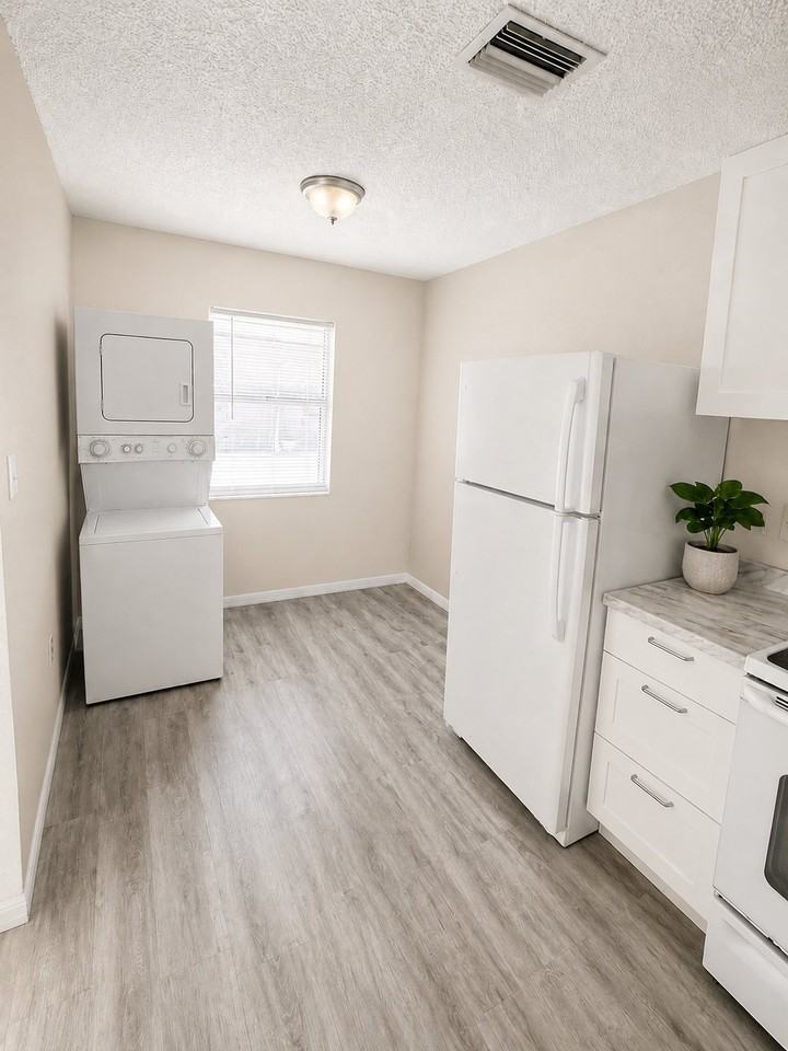 2381 Leon Ave - Photo 6 of 8
