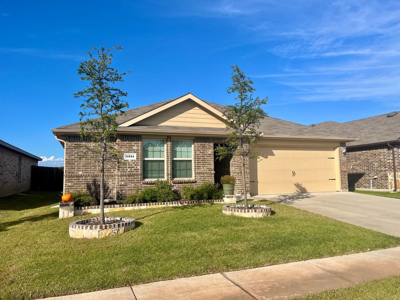3331 Hawkins Dr - Photo 3 of 12