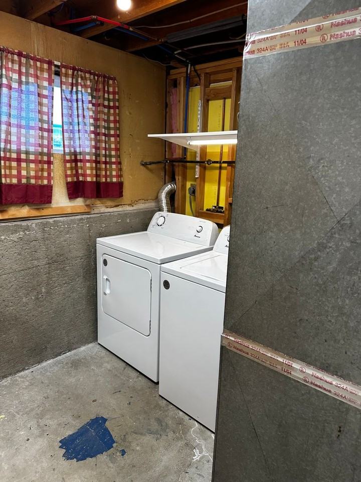 1102 E Sleepy Hollow Ln - Photo 4 of 38