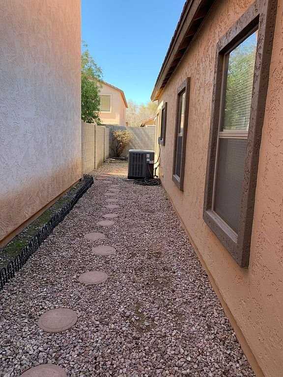 942 S Balboa Dr - Photo 3 of 17