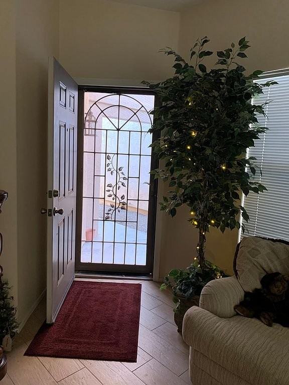 942 S Balboa Dr - Photo 4 of 17