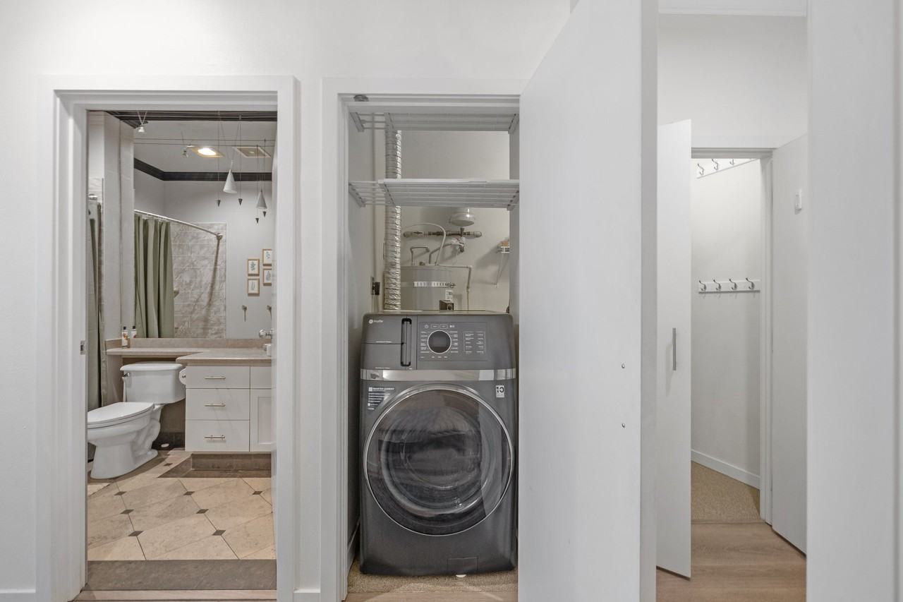 303 E Pike St #406 - Photo 4 of 20