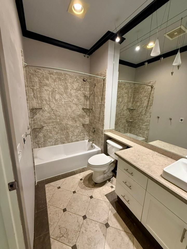 303 E Pike St #406 - Photo 5 of 20