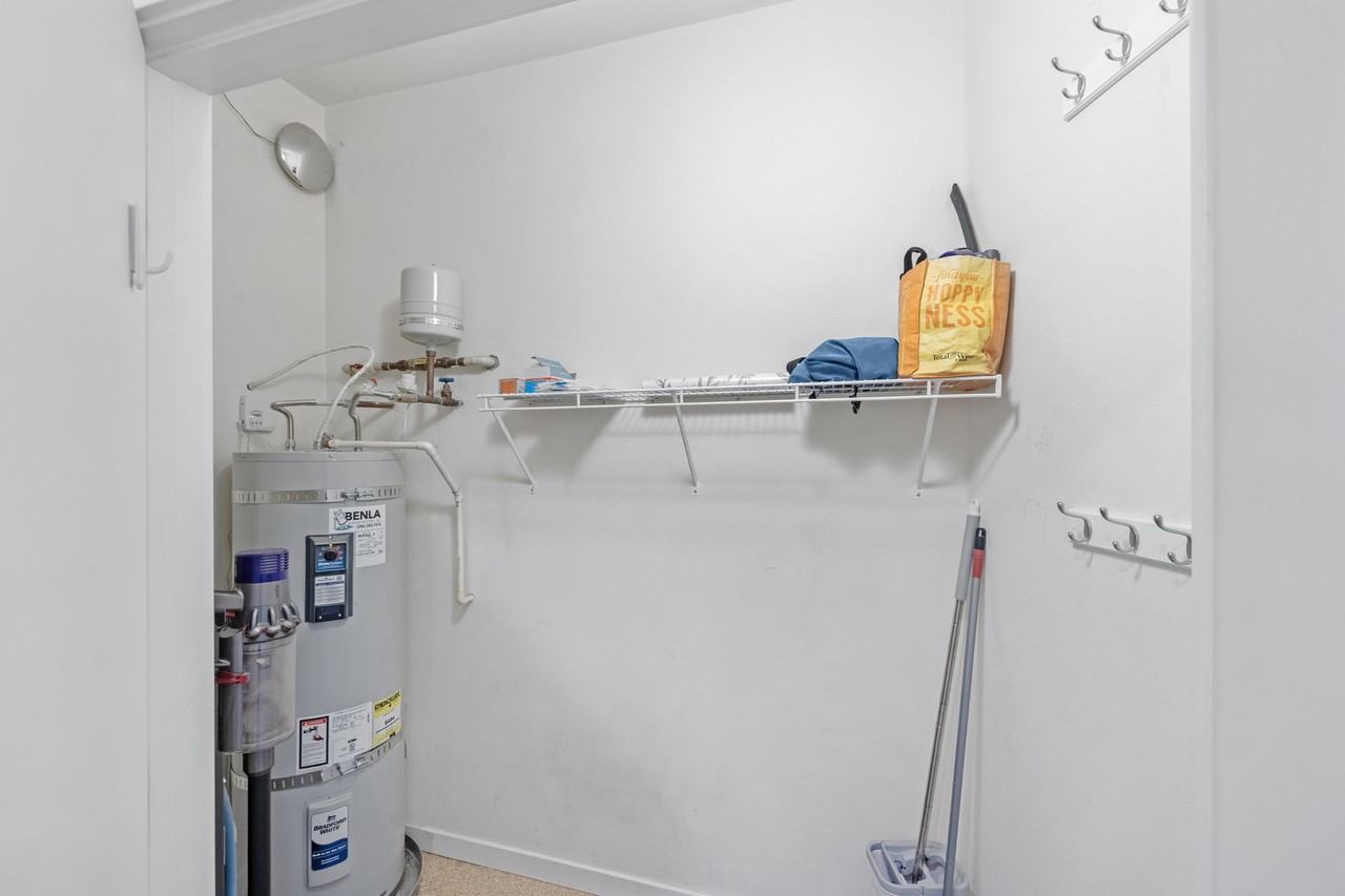 303 E Pike St #406 - Photo 7 of 20