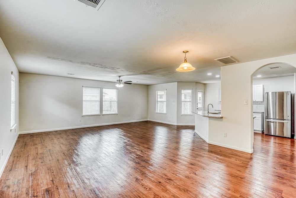 548 Granberry St - Photo 3 of 8