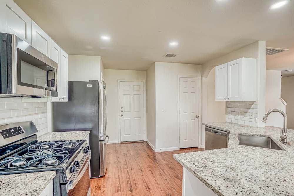 548 Granberry St - Photo 4 of 8