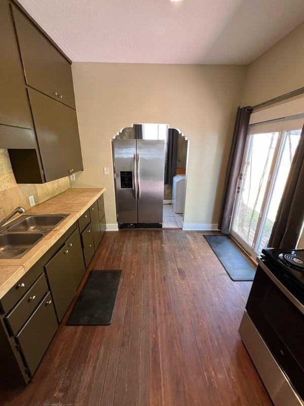 2762 Liberty Ave - Photo 5 of 11