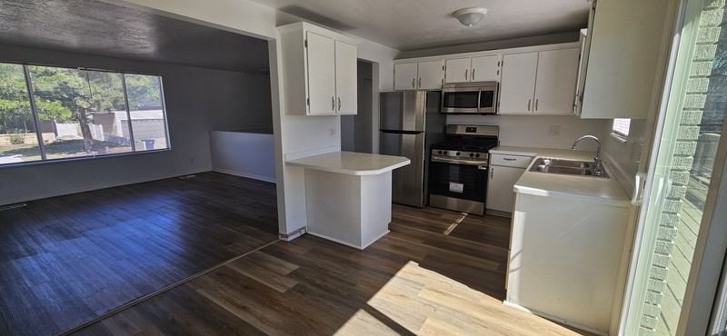 9831 S Darin Dr - Photo 3 of 18
