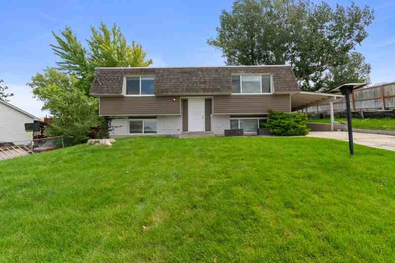 10455 S Larkspur Dr - Photo 2 of 12