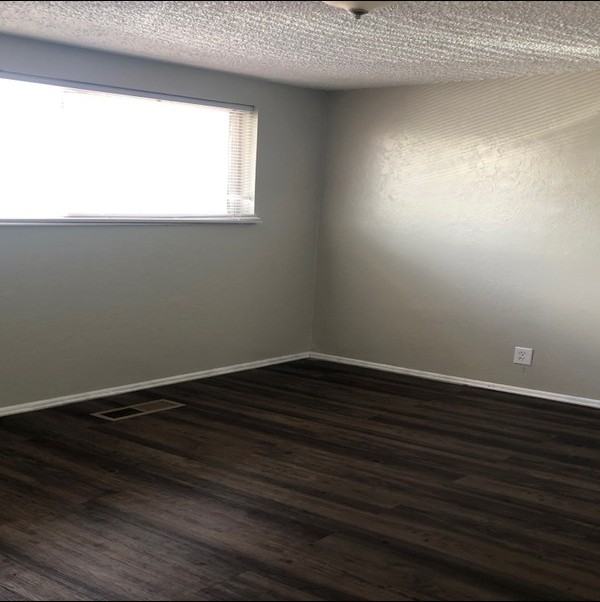 793 W Lennox St #2 - Photo 3 of 6
