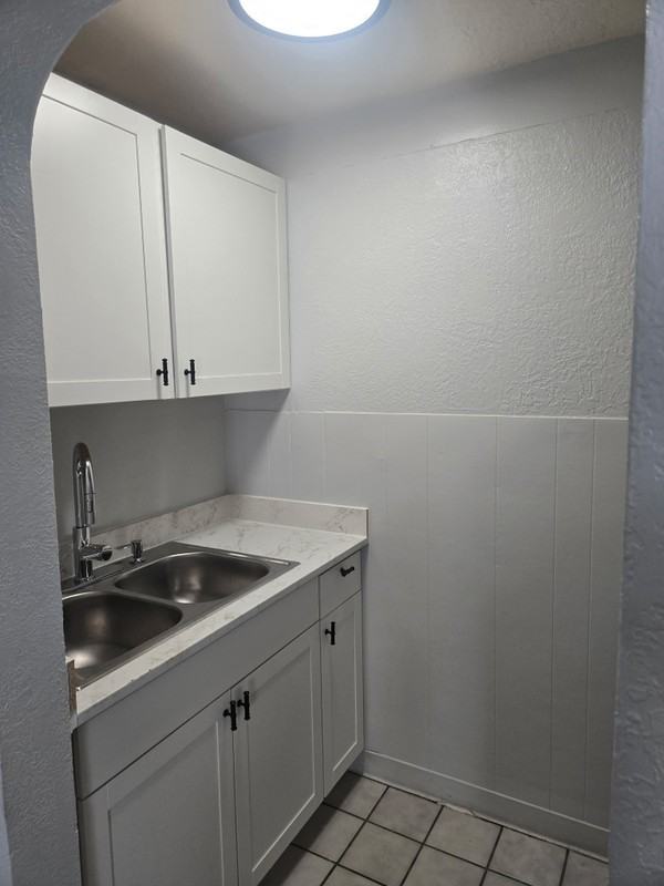 1735 S Main St #4 - Photo 4 of 8