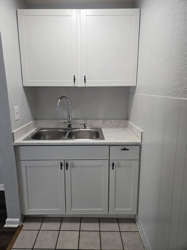 1735 S Main St #4 - Photo 5 of 8