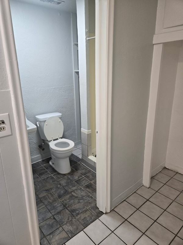 1735 S Main St #4 - Photo 7 of 8