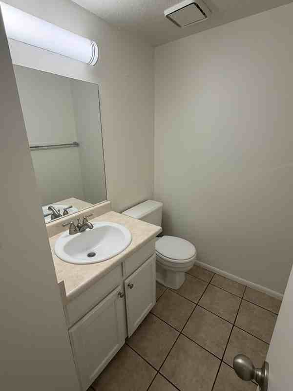 1156 Nw #2 - Photo 3 of 8