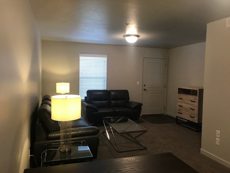 570 S Main St - Photo 3 of 8