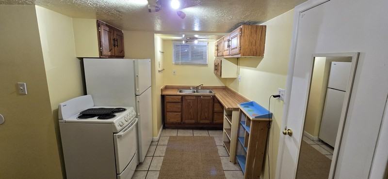 1057 S St #1 - Photo 7 of 21