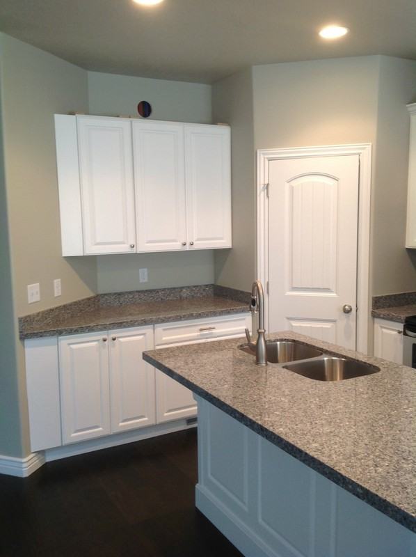 214 Es - Photo 3 of 27
