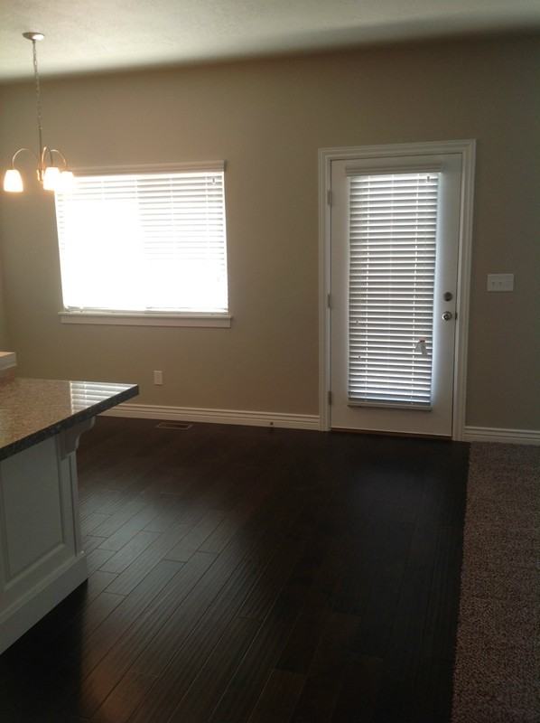 214 Es - Photo 6 of 27