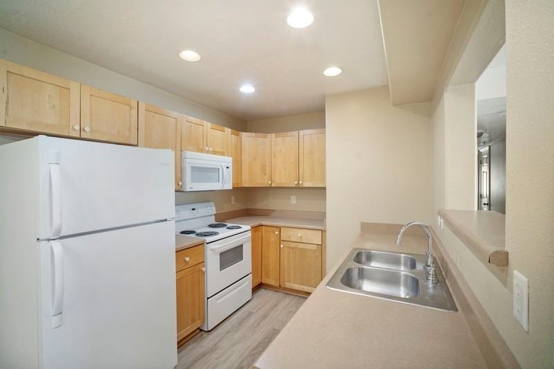 325 N St #17 - Photo 3 of 11
