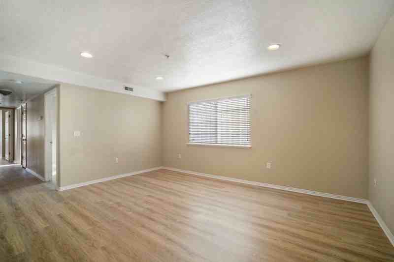 325 N St #17 - Photo 4 of 11