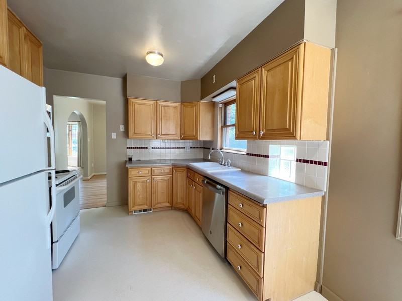 1920 S Imperial St - Photo 6 of 17