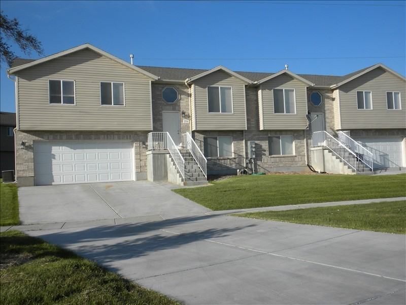 2733S S Bluff Rd #1 - Photo 2 of 7