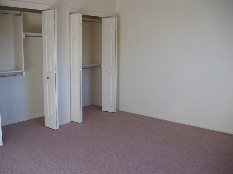 2733S S Bluff Rd #1 - Photo 5 of 7