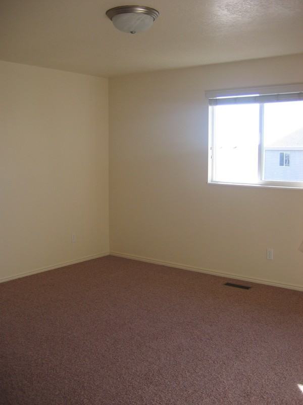 2733S S Bluff Rd #1 - Photo 6 of 7