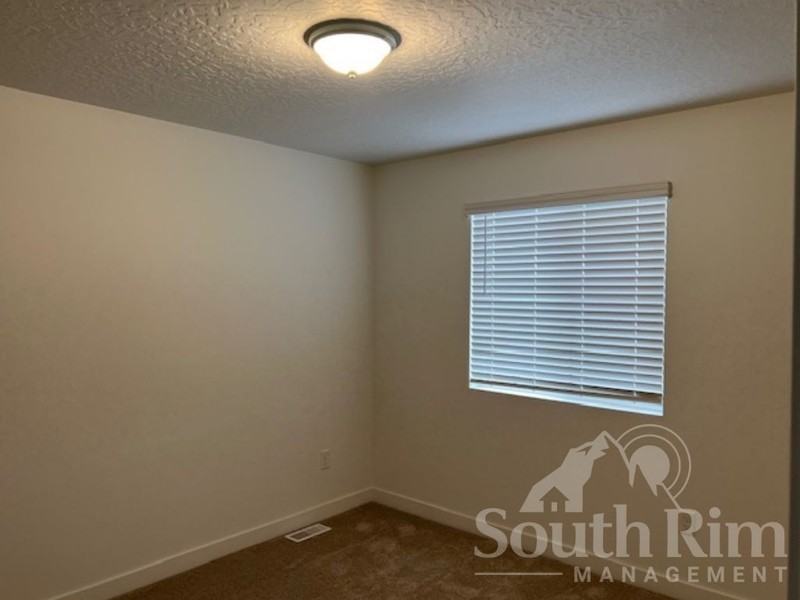642 W Frost St - Photo 3 of 8