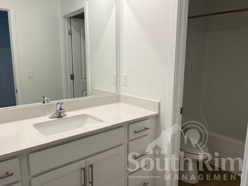 642 W Frost St - Photo 4 of 8