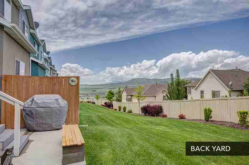 4253 N Cresthaven Ln - Photo 2 of 17