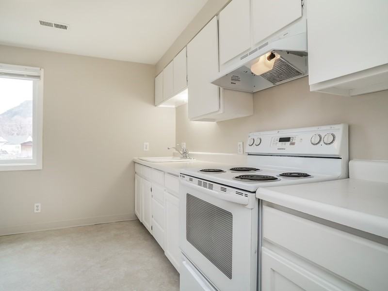 938 23rd St #2 - Photo 6 of 16