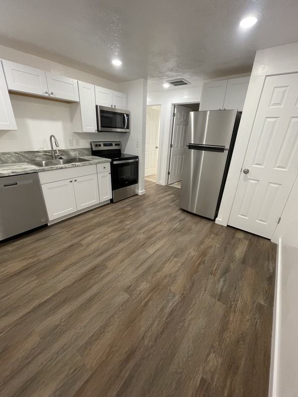2204 E Hugo Ave #2 - Photo 6 of 9