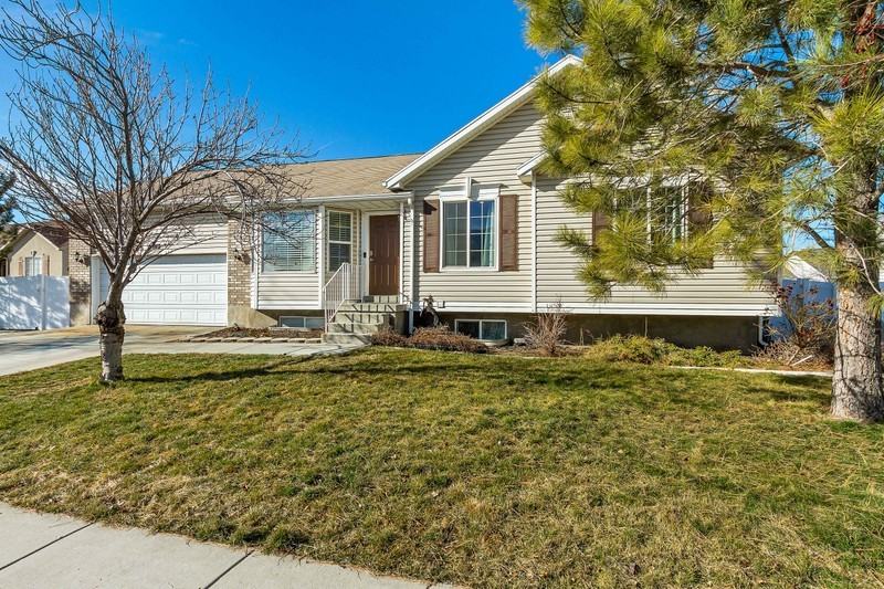 5943 Genoa Ln - Photo 2 of 34