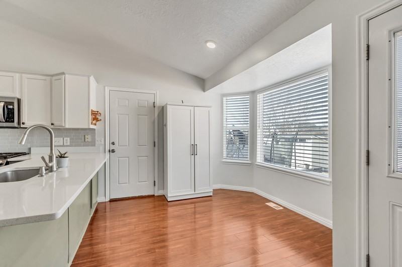 5943 Genoa Ln - Photo 6 of 34