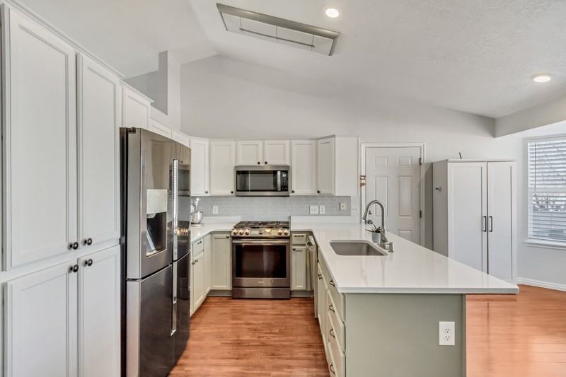 5943 Genoa Ln - Photo 7 of 34
