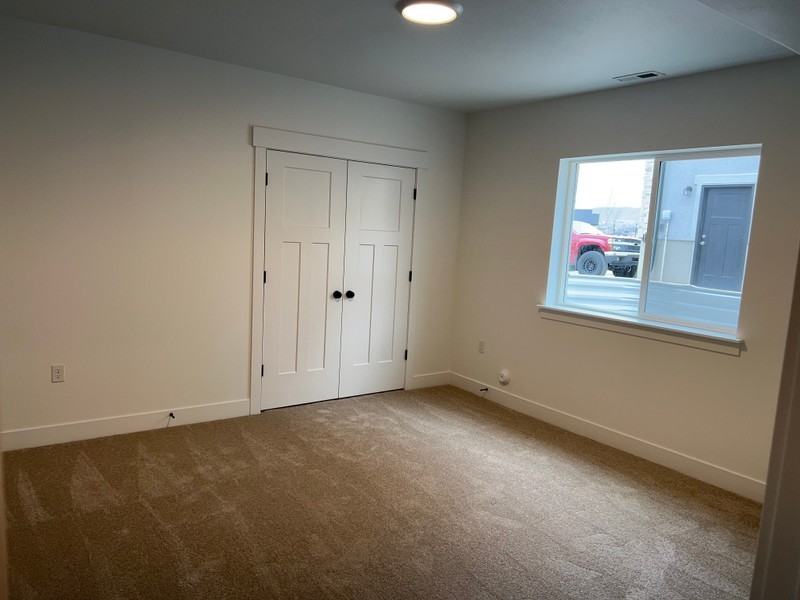 556 N Hill View Dr - Photo 2 of 6