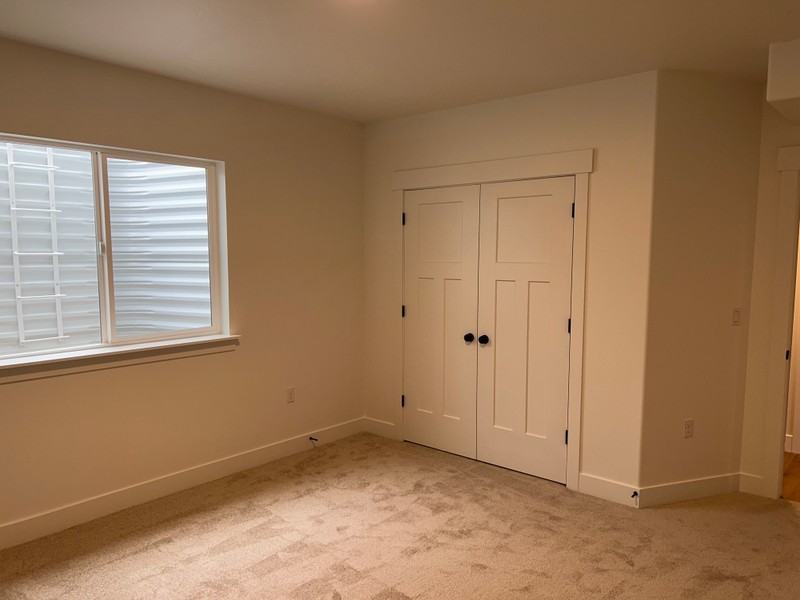 556 N Hill View Dr - Photo 3 of 6